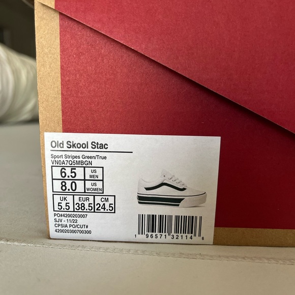 Old Skool stack Vans women’s size 8. In white canvas and green. - Picture 3 of 8